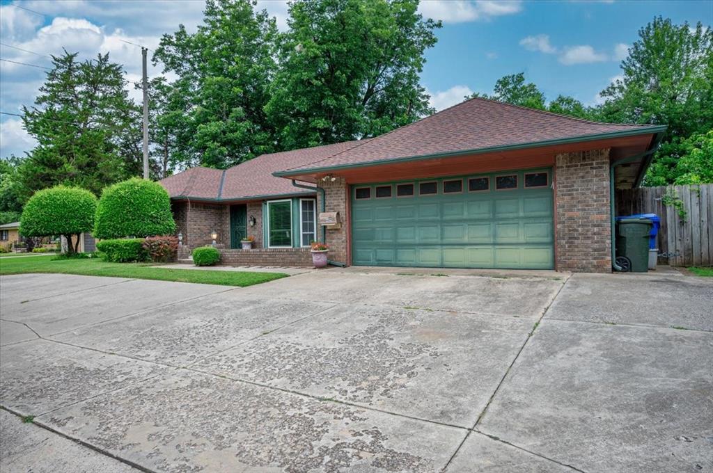2704 S Berry Road Property Photo 5