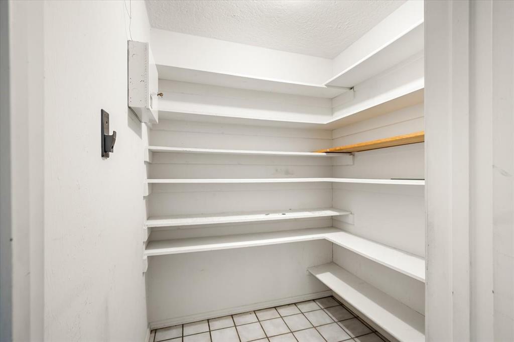 2704 S Berry Road Property Photo 19