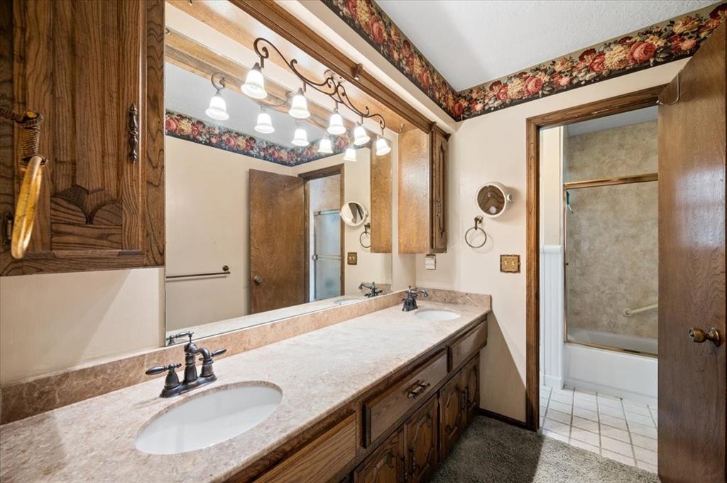 2704 S Berry Road Property Photo 23