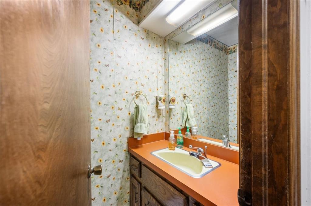 2704 S Berry Road Property Photo 32