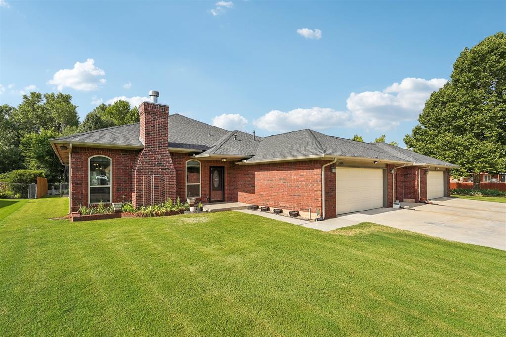 1624 E Twin Brook Terrace Property Photo 1
