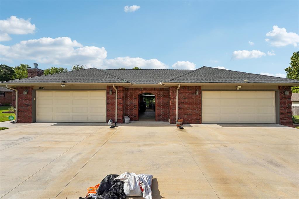 1624 E Twin Brook Terrace Property Photo 2