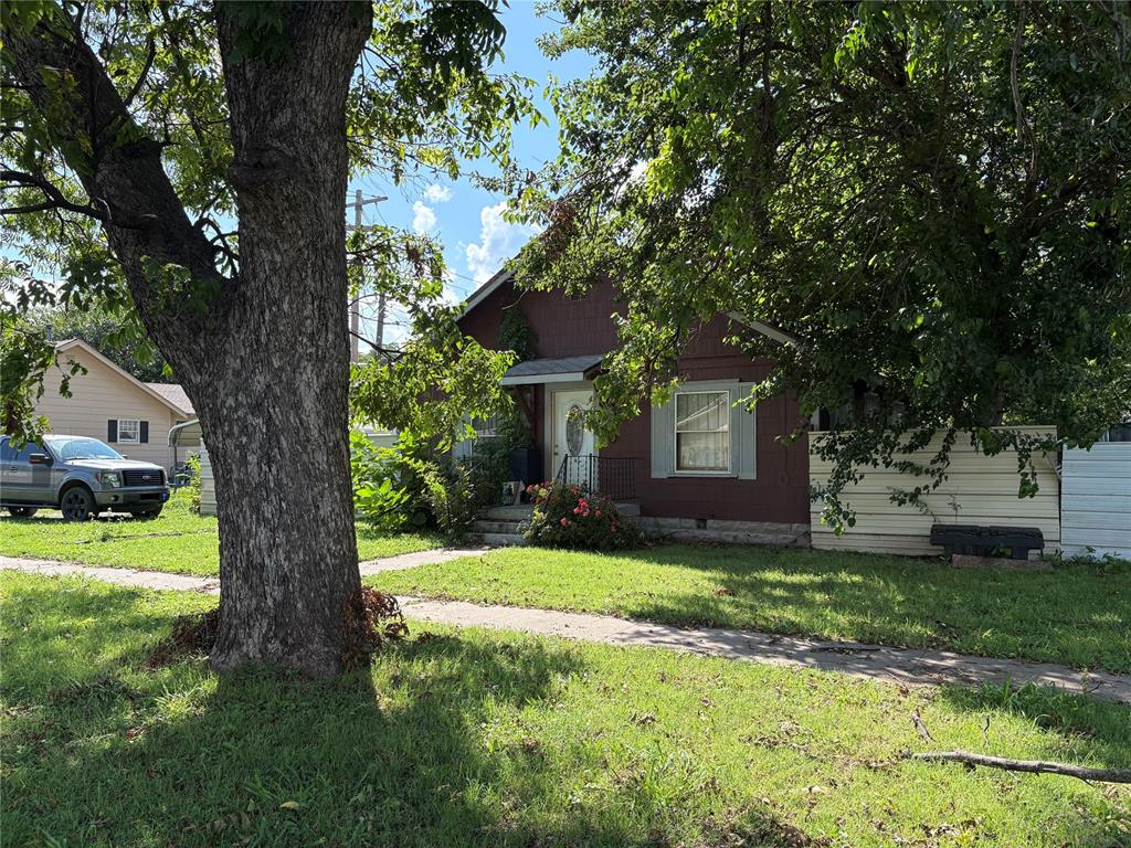 615 E Charles Avenue Property Photo 1