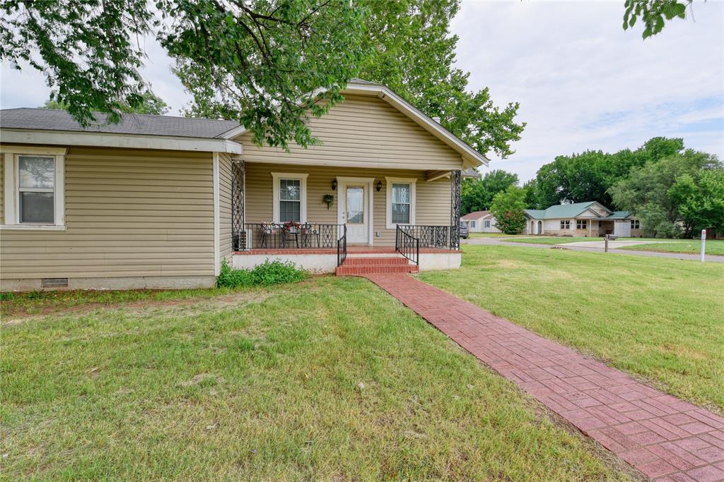 223 N Randall Avenue Property Photo 1