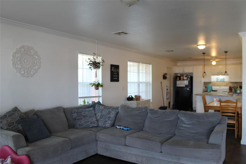 426 N Beard Avenue Property Photo 3