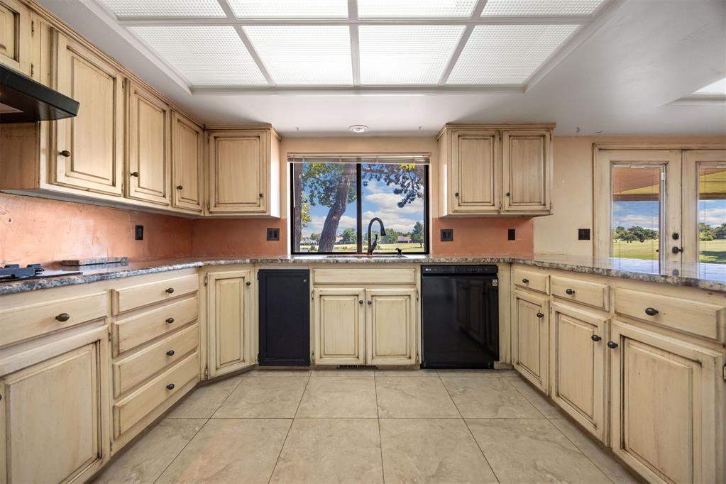 4421 Tamarisk Drive Property Photo 14