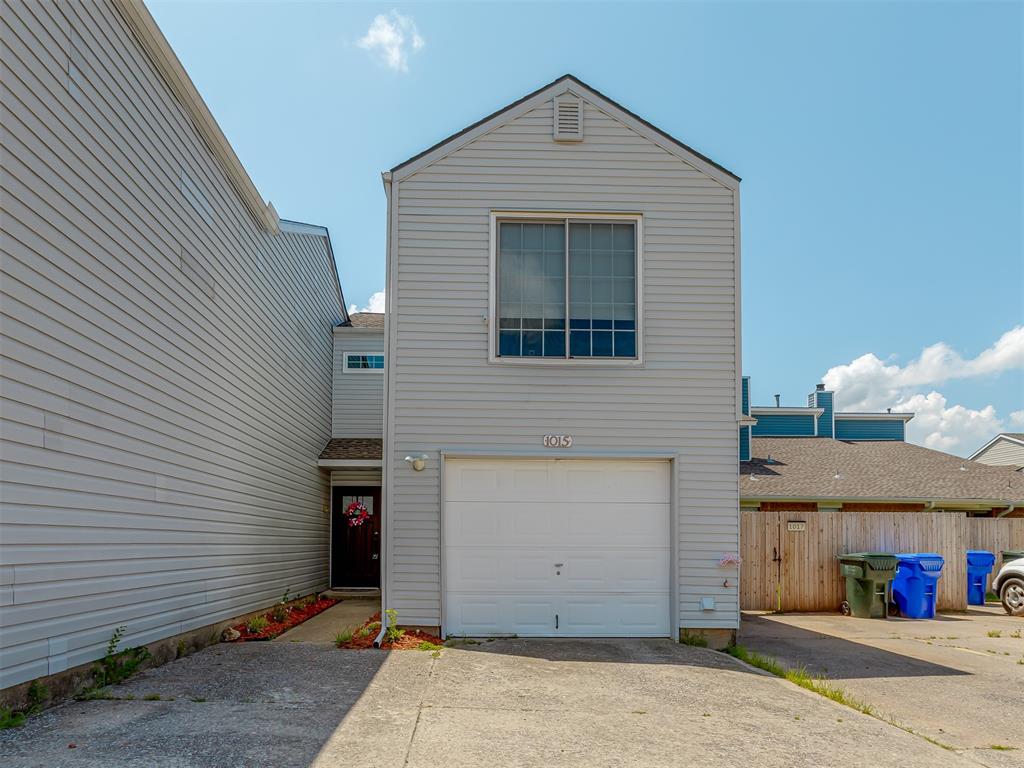 1015 Rambling Oaks Drive Property Photo 1