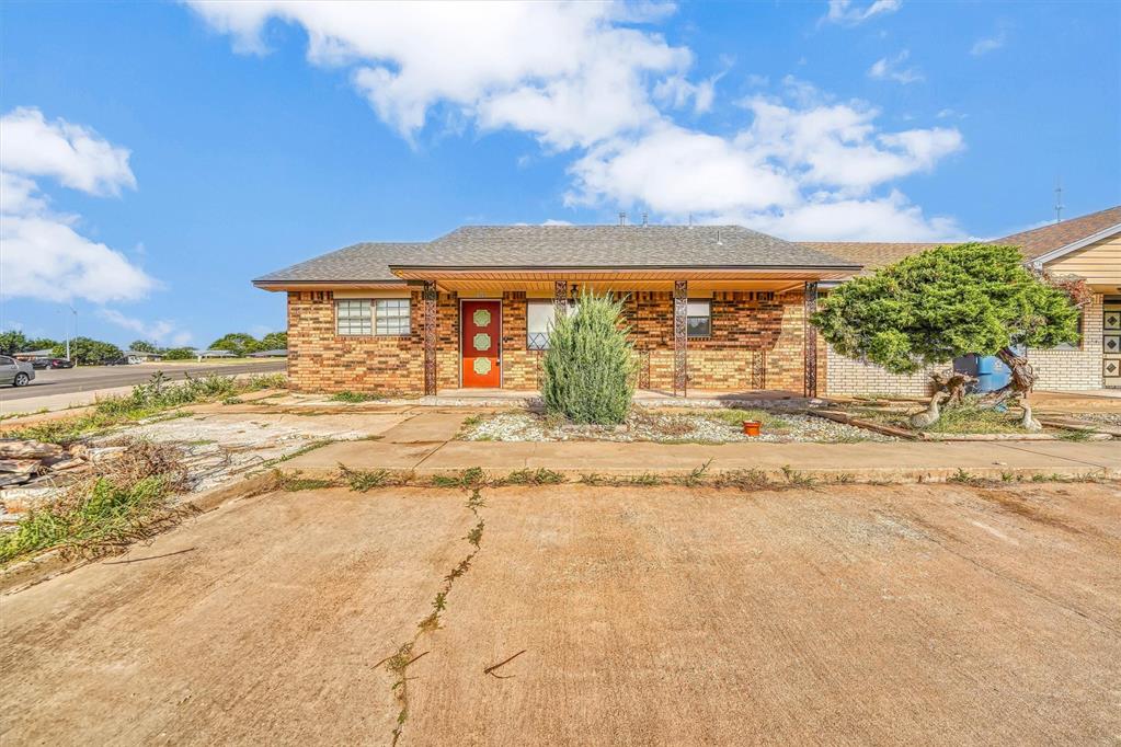 1501 Crestview Drive Property Photo 1