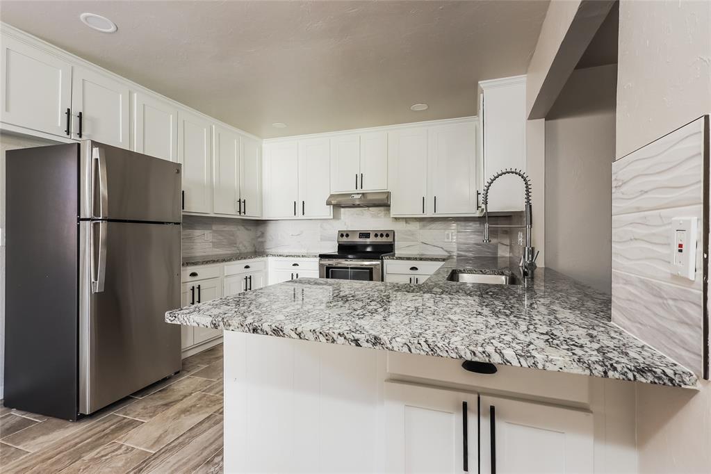 8829 Parkridge Drive Property Photo 6