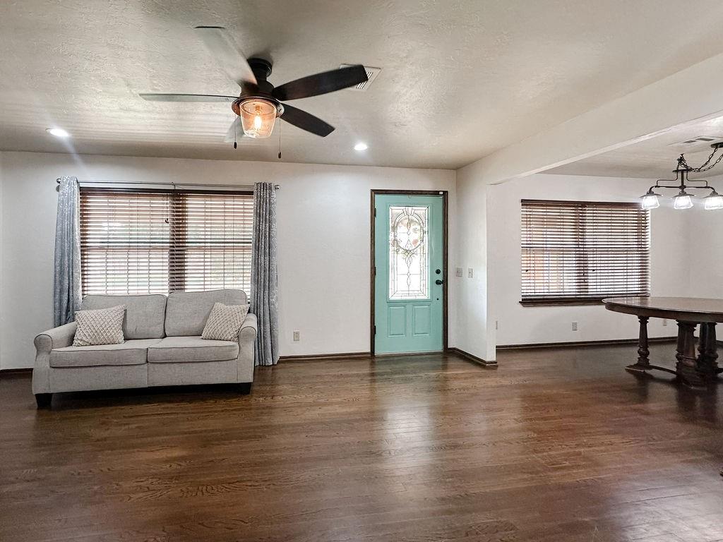 710 N Vernon Avenue Property Photo 10