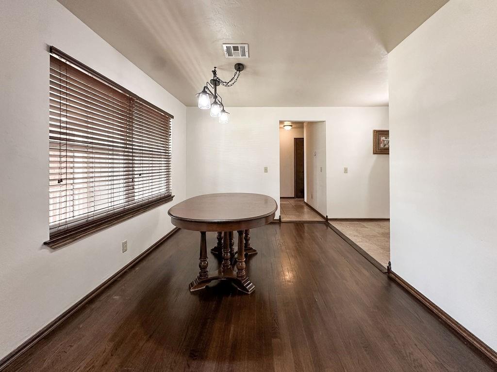 710 N Vernon Avenue Property Photo 12