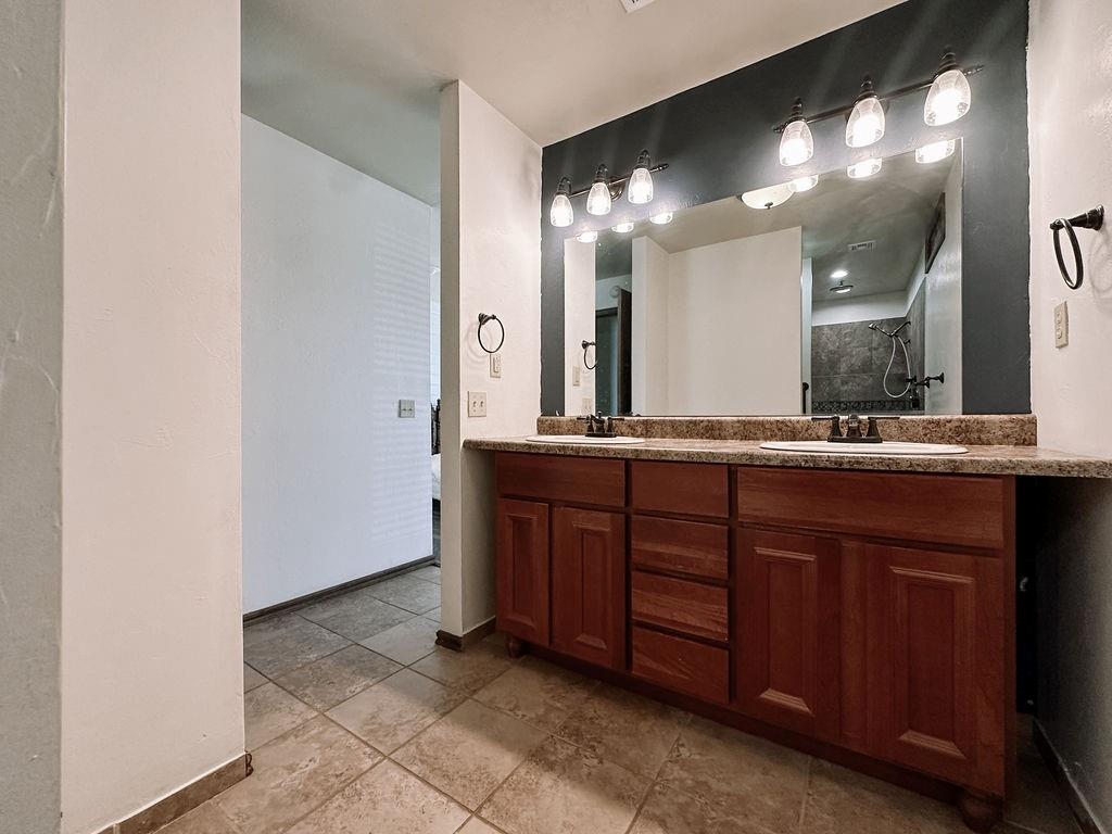 710 N Vernon Avenue Property Photo 23