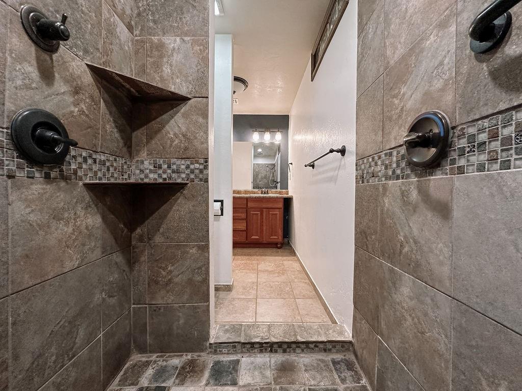 710 N Vernon Avenue Property Photo 24