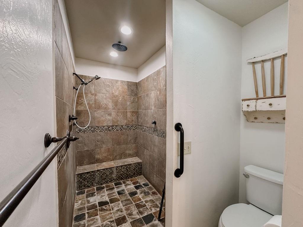 710 N Vernon Avenue Property Photo 25