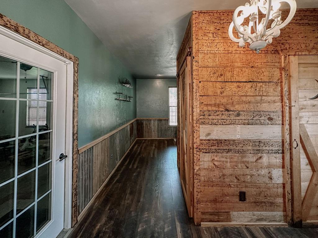 710 N Vernon Avenue Property Photo 26