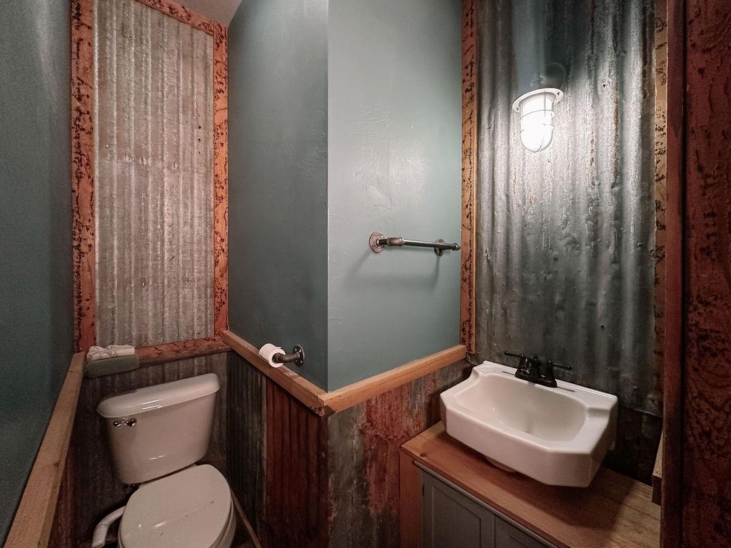 710 N Vernon Avenue Property Photo 28