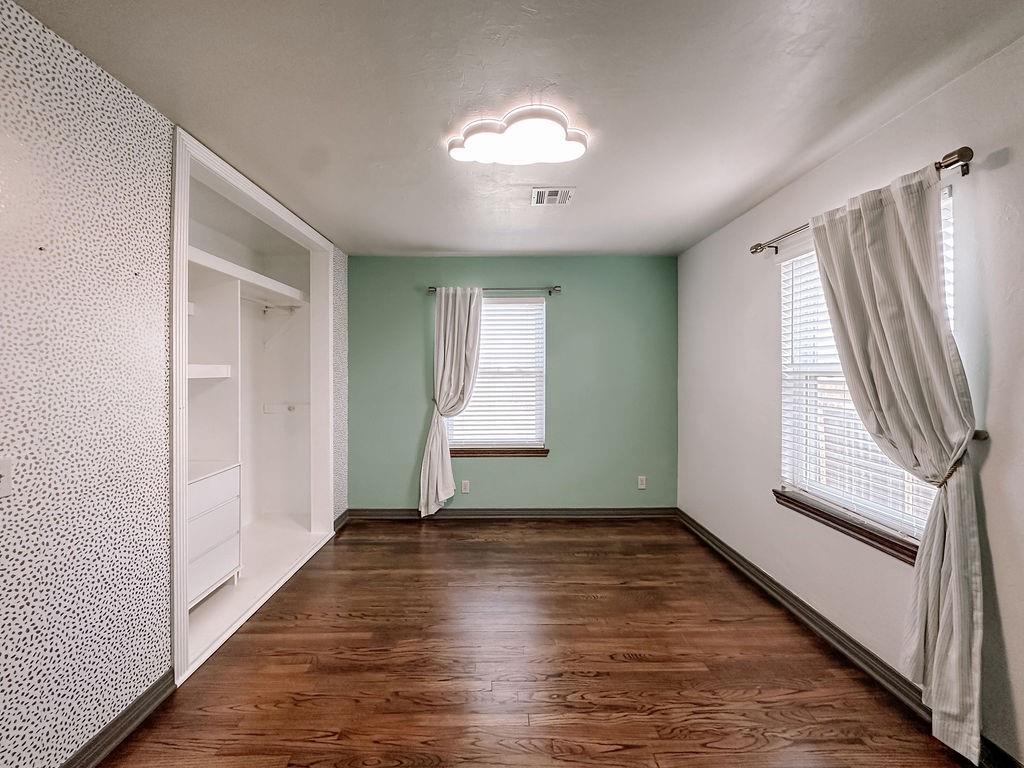 710 N Vernon Avenue Property Photo 33