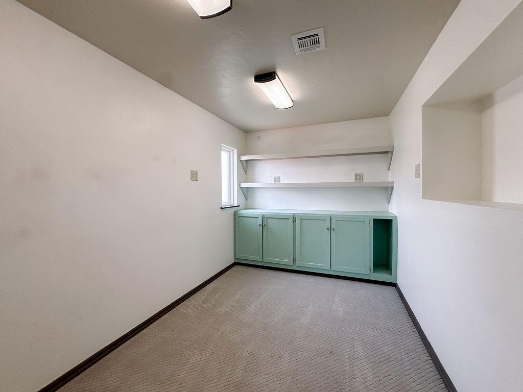 710 N Vernon Avenue Property Photo 34