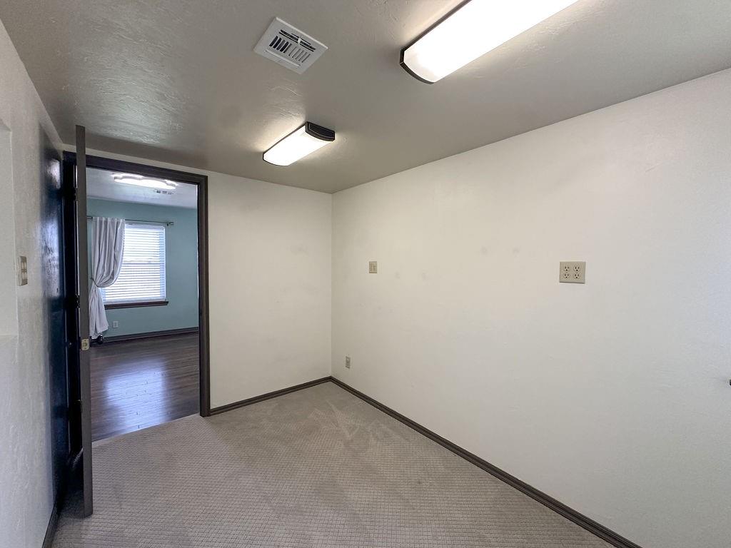 710 N Vernon Avenue Property Photo 35