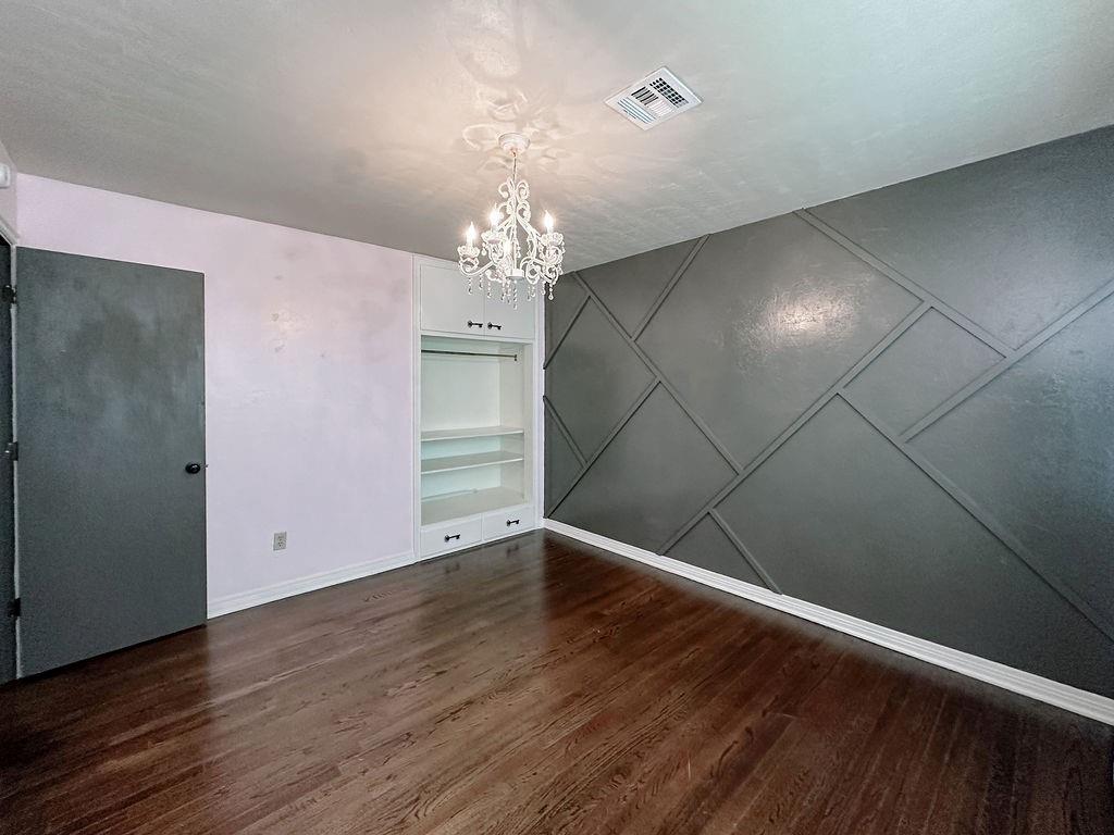 710 N Vernon Avenue Property Photo 39