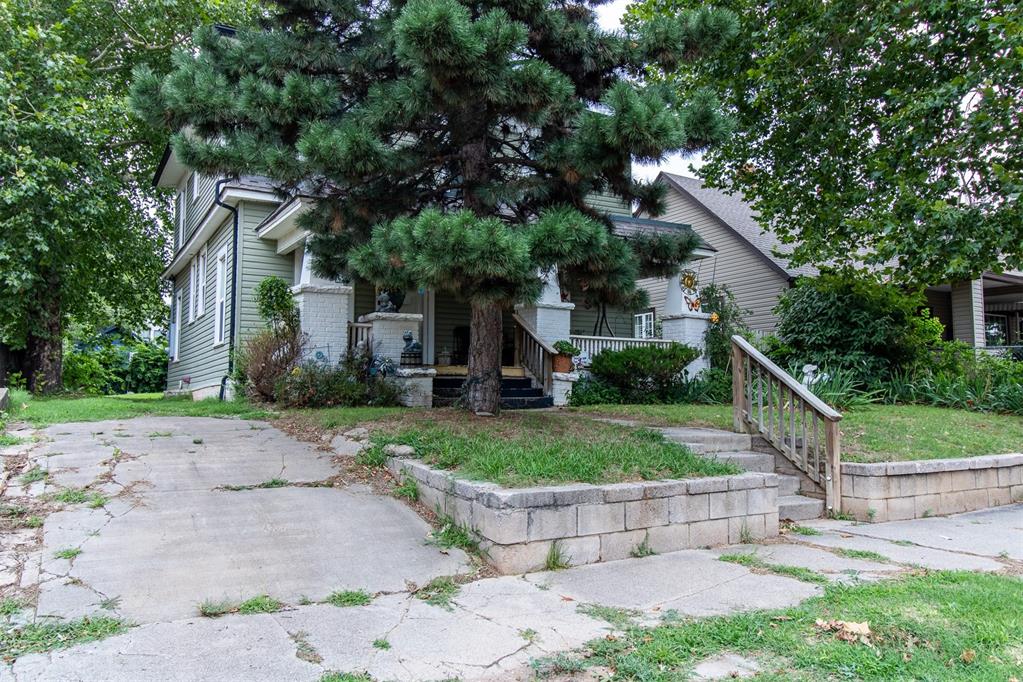 1129 W Park Place Property Photo 1