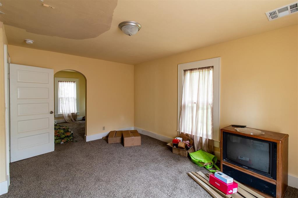 1129 W Park Place Property Photo 10