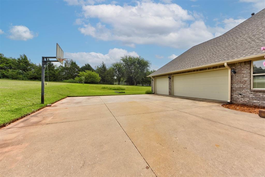 20400 Deer Hollow Drive Property Photo 5