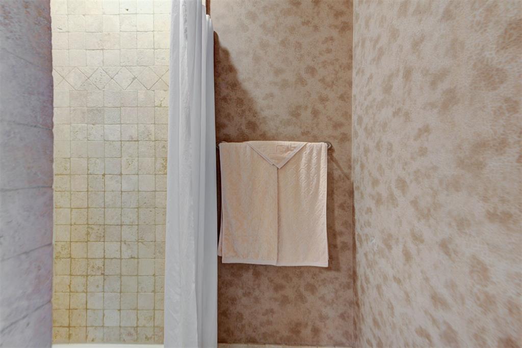 20400 Deer Hollow Drive Property Photo 43