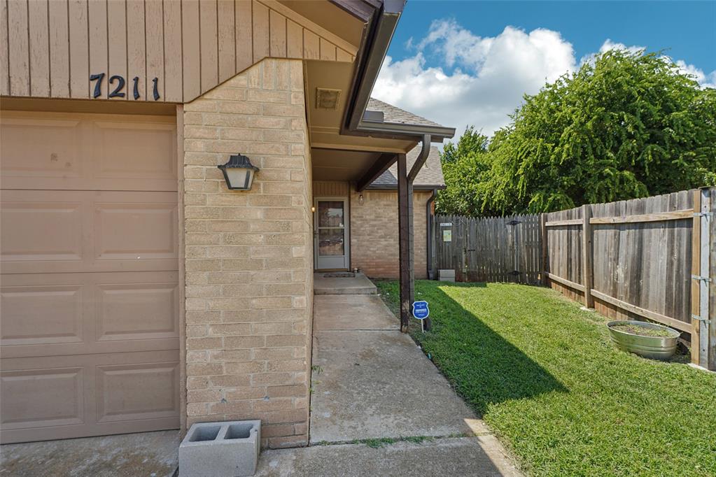 7211 Lakewood Circle Property Photo 2