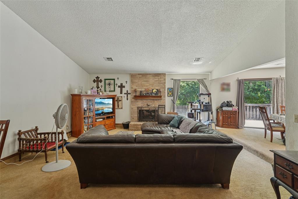 7211 Lakewood Circle Property Photo 3