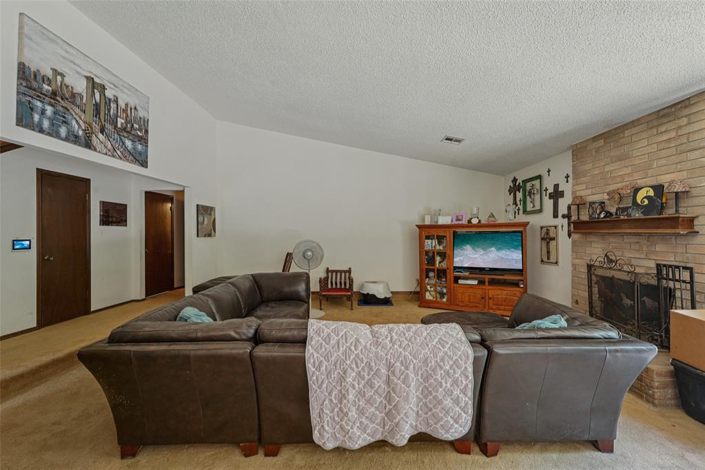 7211 Lakewood Circle Property Photo 4