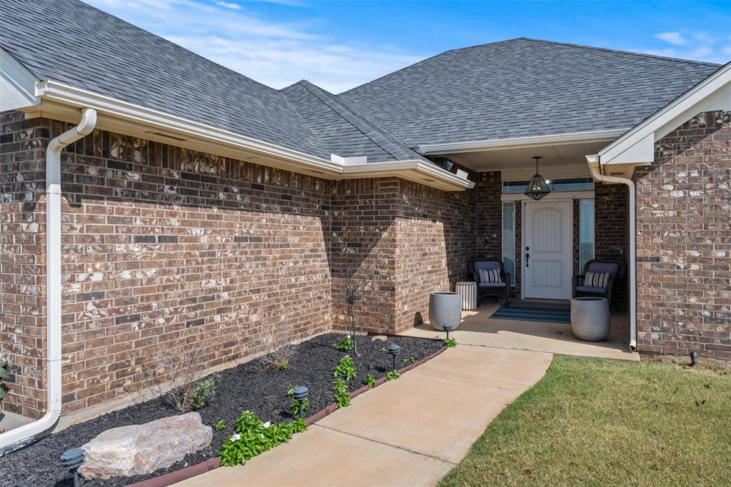 5865 Oak Tree Terrace Property Photo 4