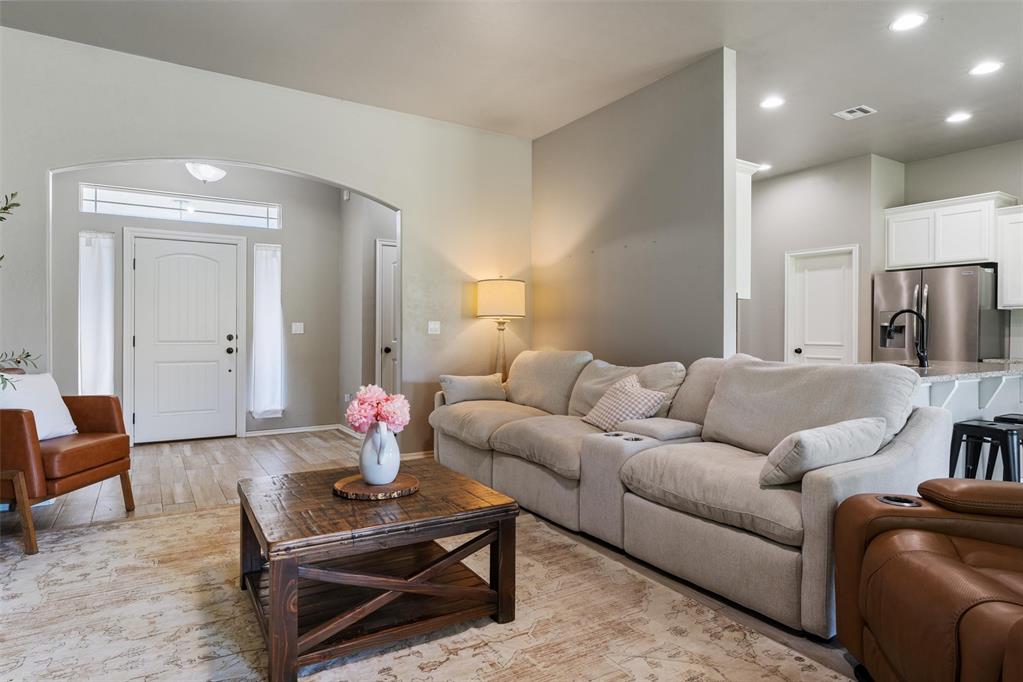 5865 Oak Tree Terrace Property Photo 7