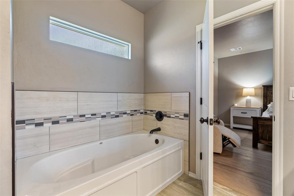 5865 Oak Tree Terrace Property Photo 30