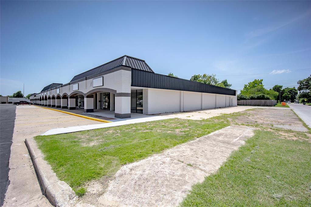 1050 N Flood Avenue 1050 Property Photo 2