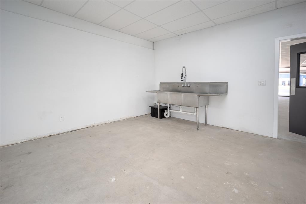 1050 N Flood Avenue 1050 Property Photo 10