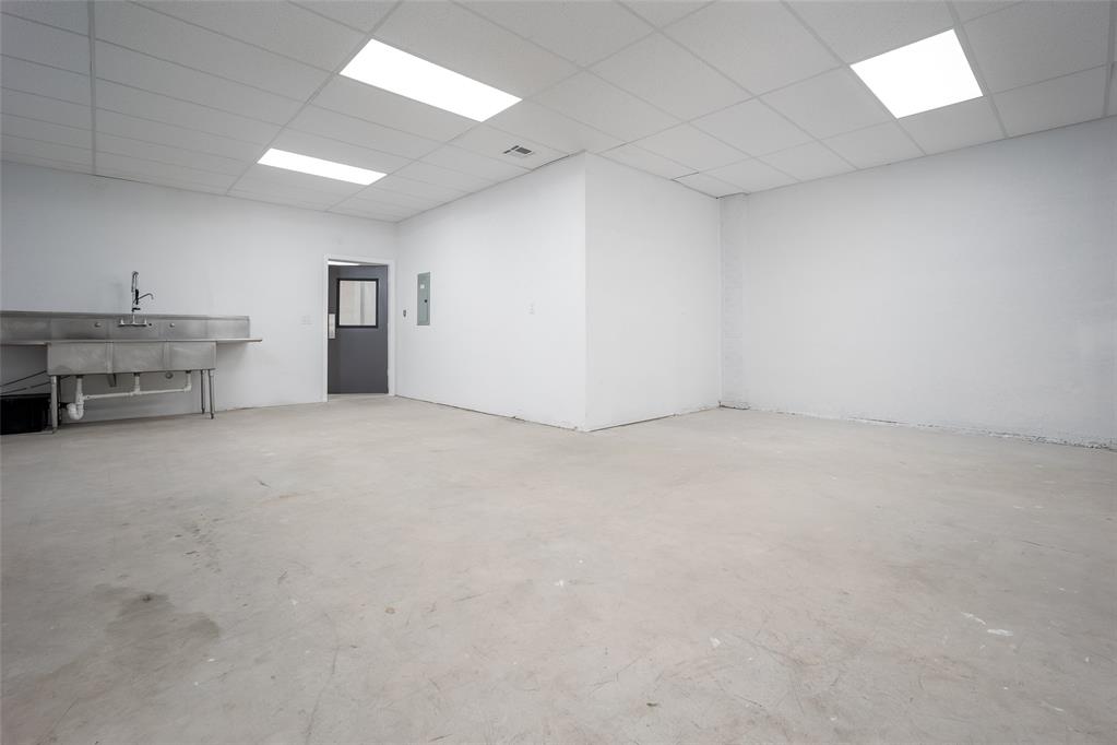 1050 N Flood Avenue 1050 Property Photo 12