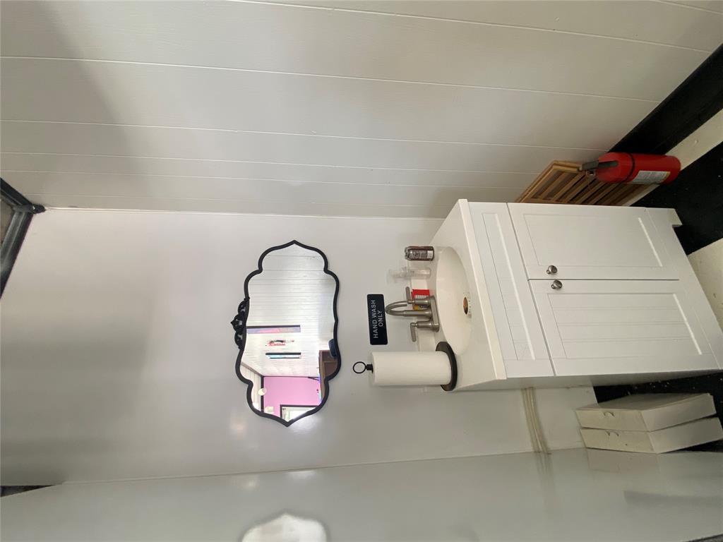 211 N Grand Street Property Photo 6