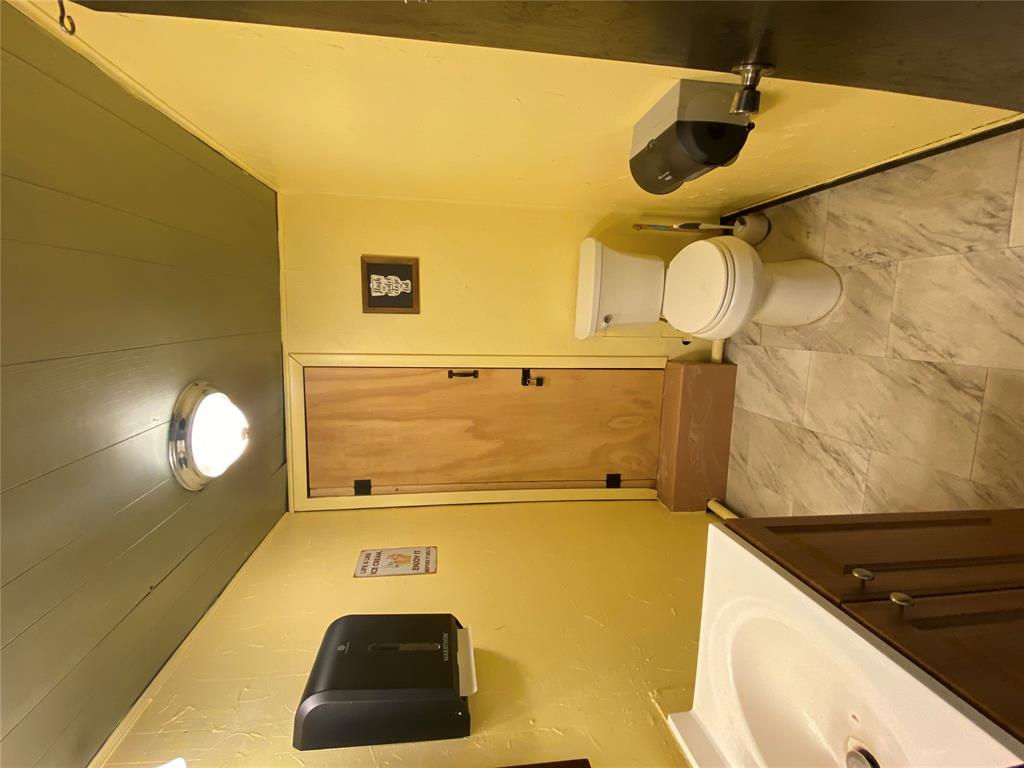 211 N Grand Street Property Photo 9