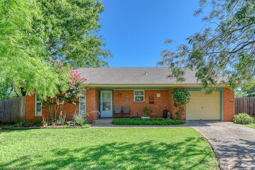 1631 Briarcliff Court Property Photo 1