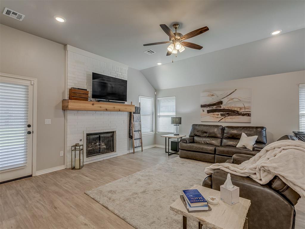 9025 Nw 74th Street Property Photo 5