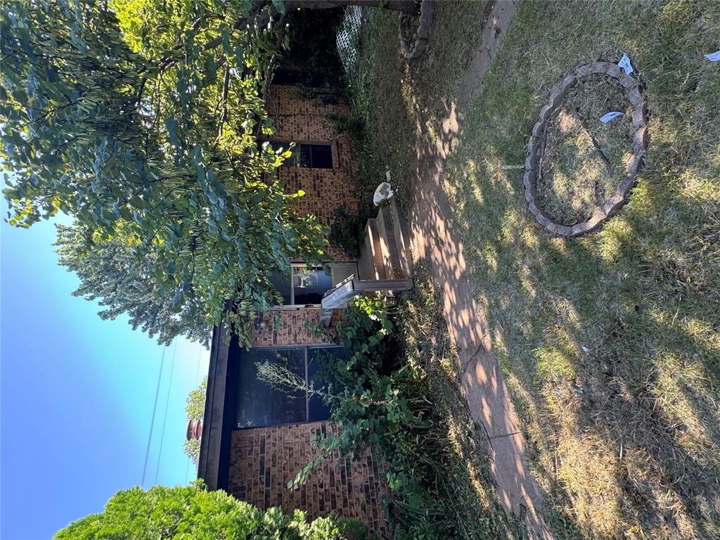 2105 Lafayette Drive Property Photo 1