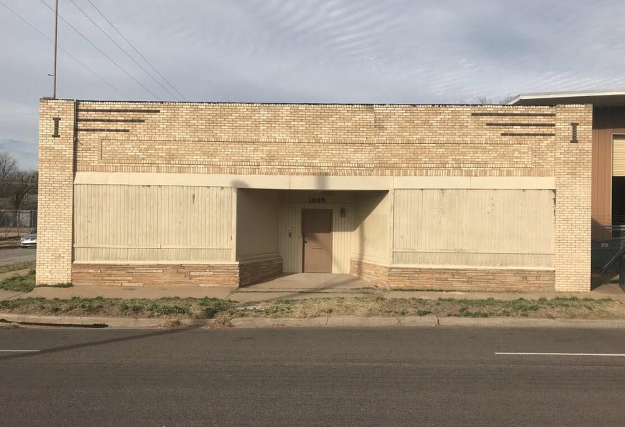 1845 W Linwood Boulevard Property Photo 1