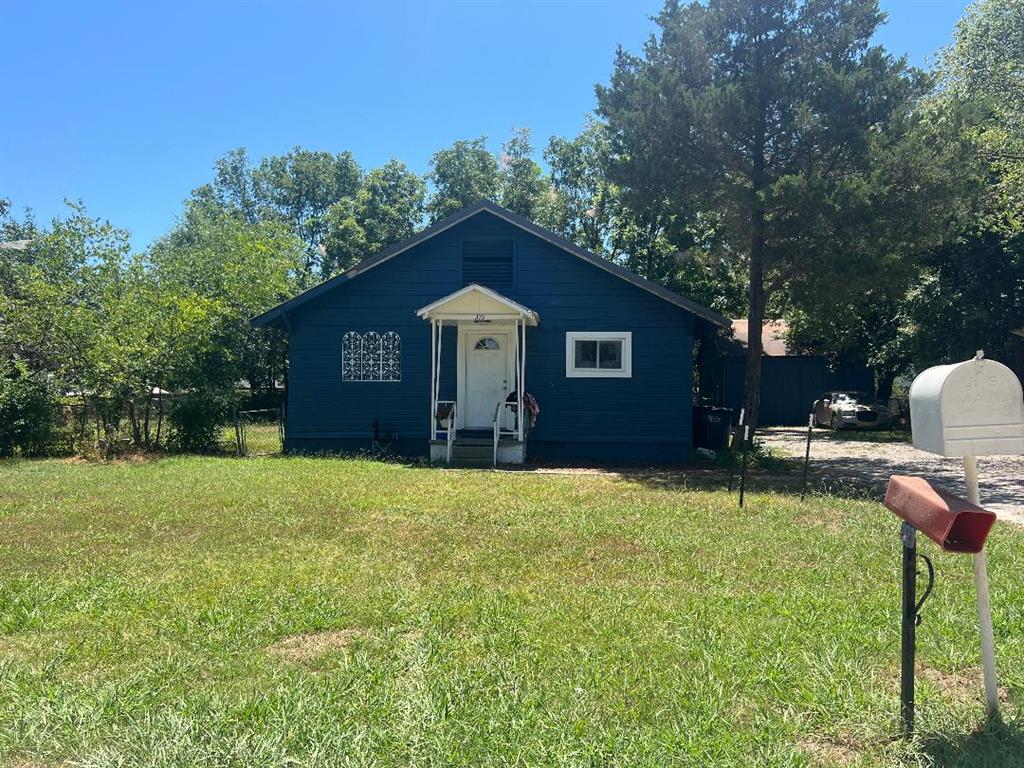 1329 Haskell Avenue Property Photo 1