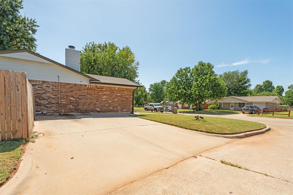 806 S Meadow Lane Property Photo 2