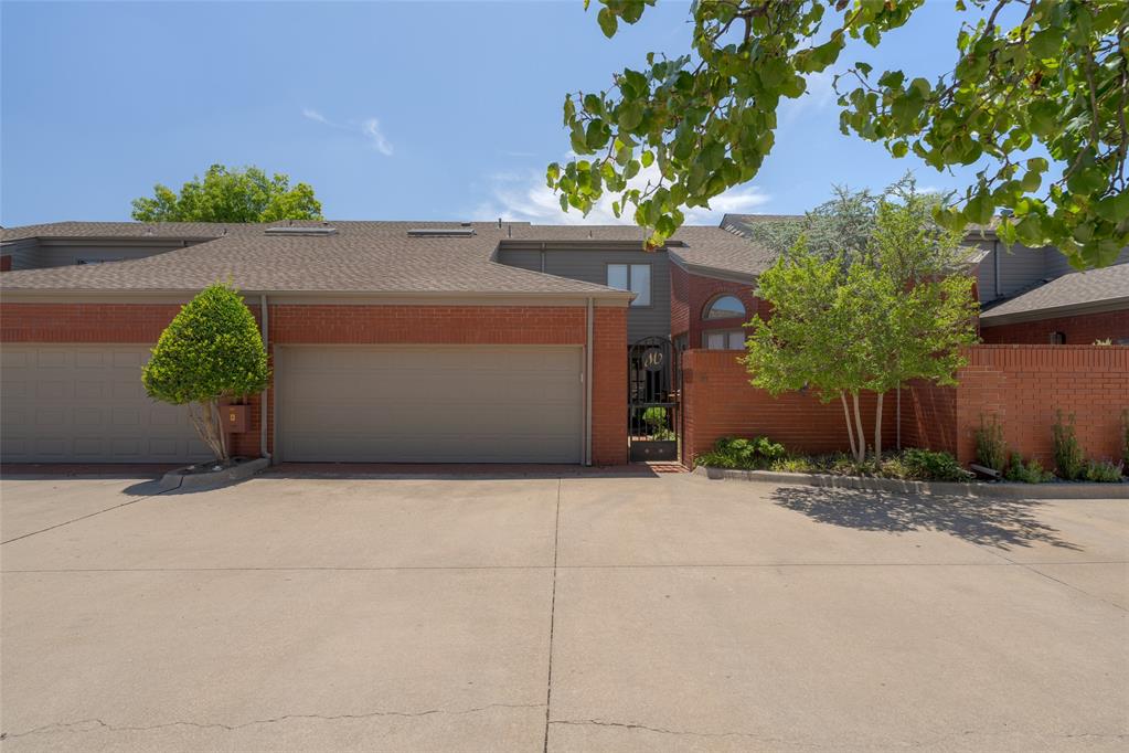 2825 NW Grand Boulevard 14 Property Photo 1