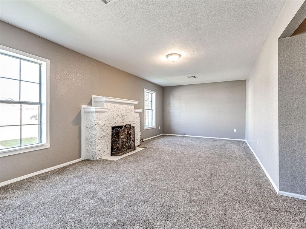 1217 N Market Avenue Property Photo 9