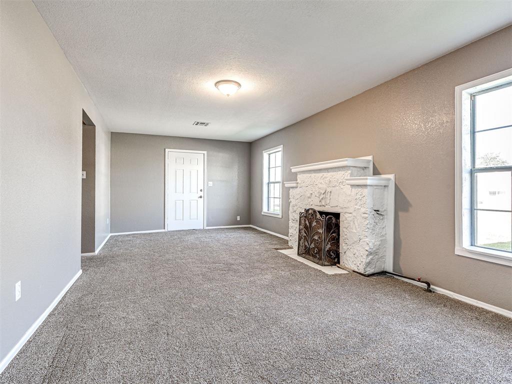 1217 N Market Avenue Property Photo 12