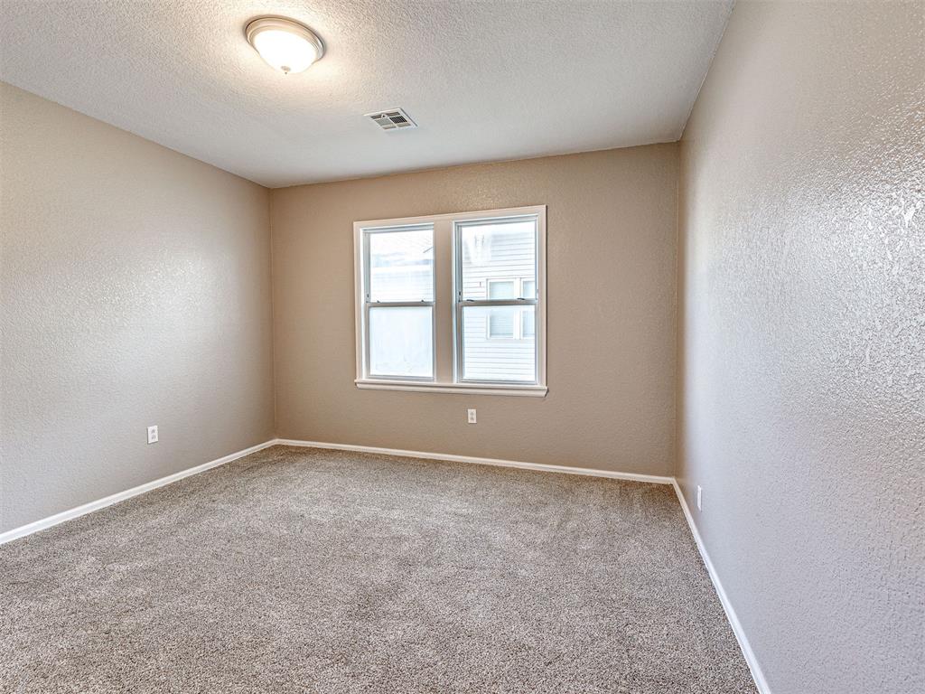 1217 N Market Avenue Property Photo 16
