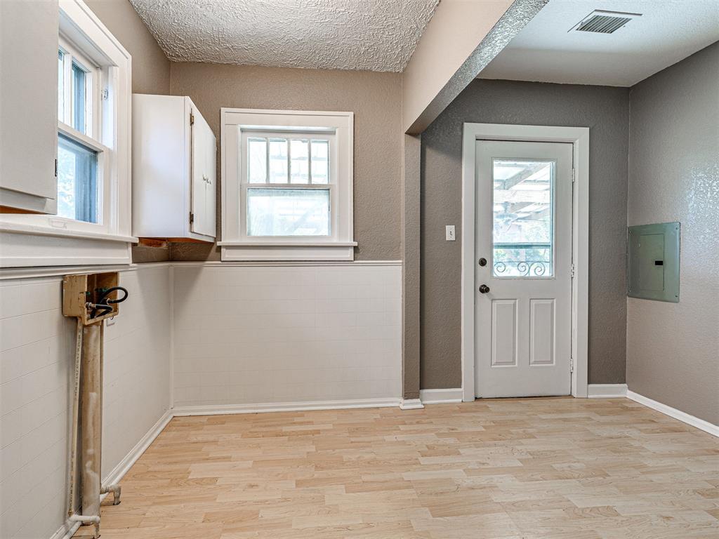 1217 N Market Avenue Property Photo 28